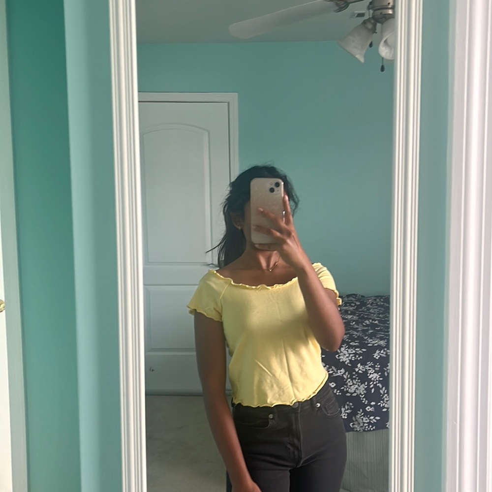 Off the shoulder/boat neck pale yellow boutique top